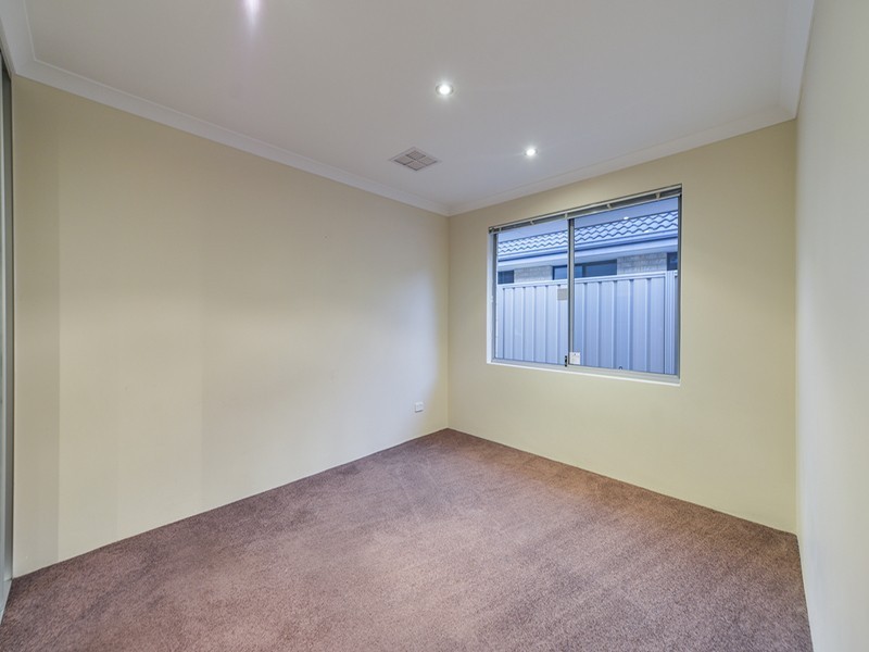 11 Godwit Street, Queens Park WA 6107