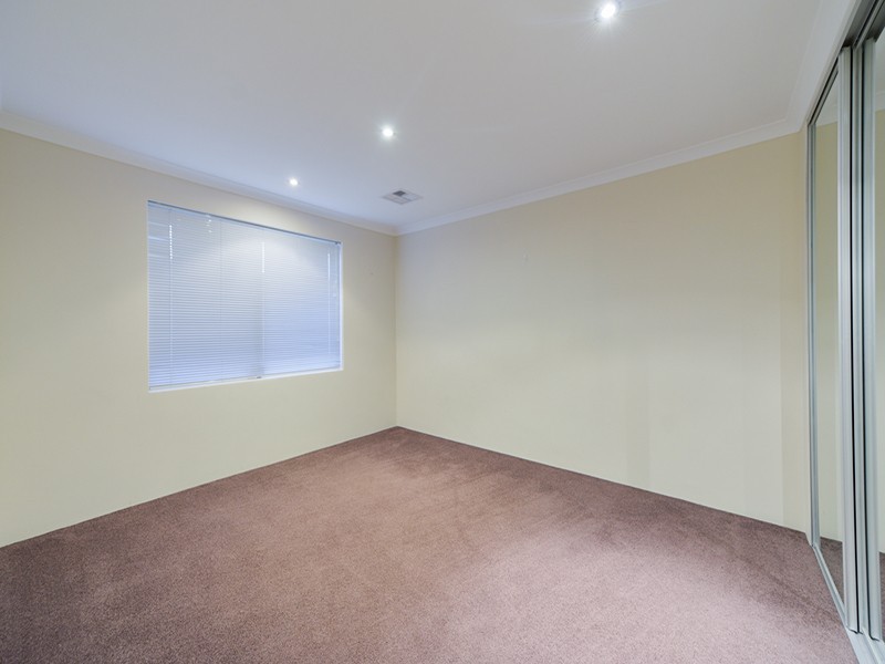 11 Godwit Street, Queens Park WA 6107