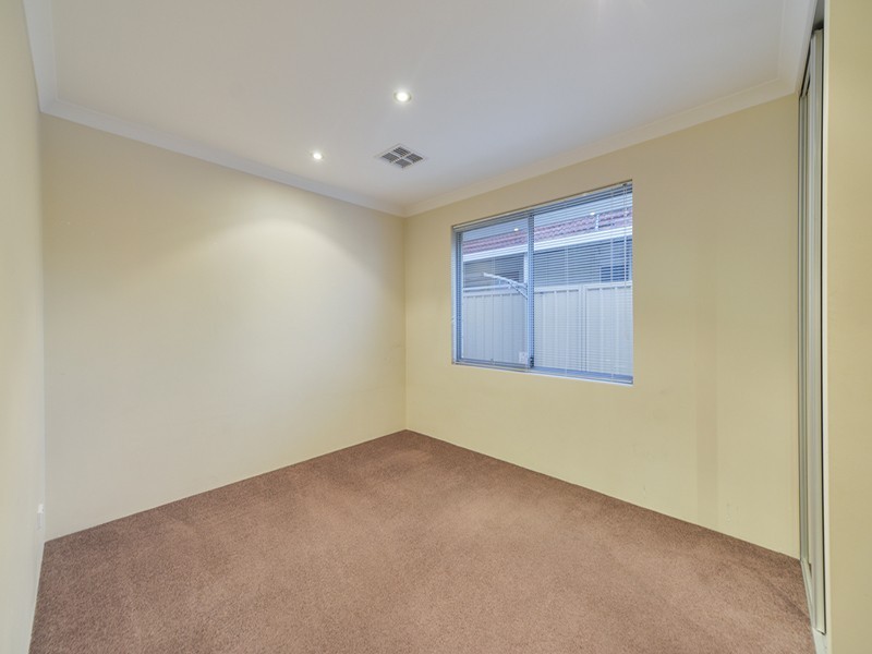 11 Godwit Street, Queens Park WA 6107