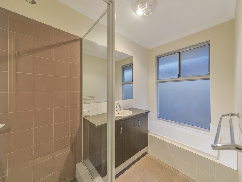 11 Godwit Street, Queens Park WA 6107