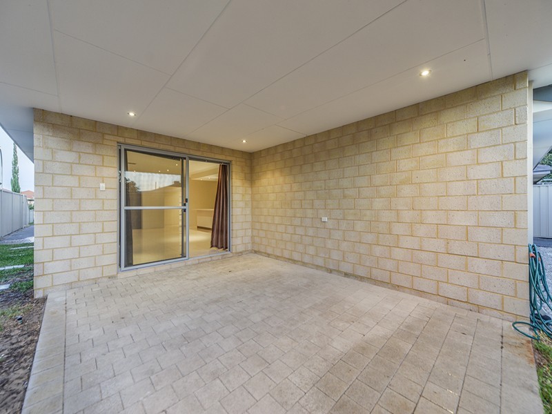 11 Godwit Street, Queens Park WA 6107