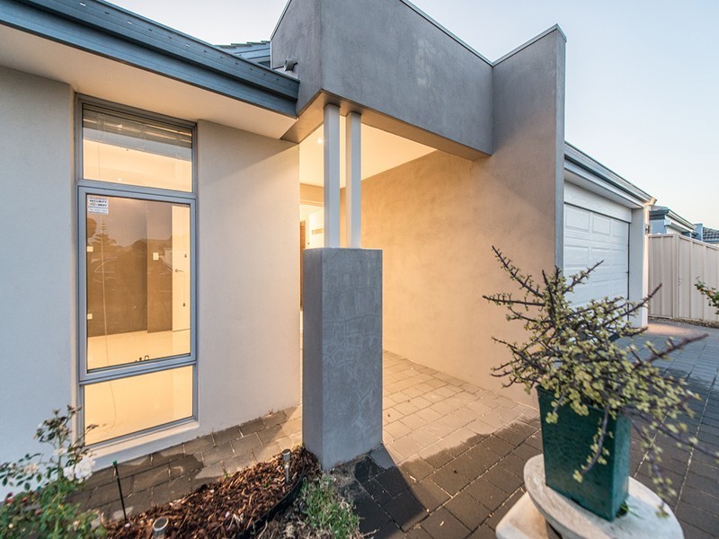 11 Godwit Street, Queens Park WA 6107