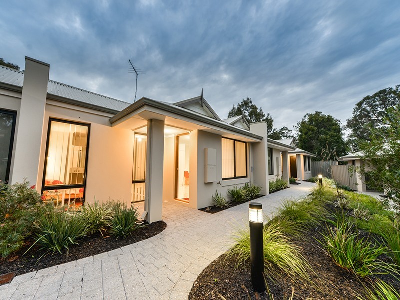 8/6 Strelitzia Avenue, Forrestfield WA 6058