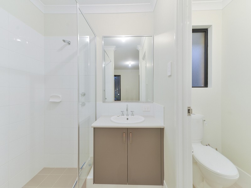 8/6 Strelitzia Avenue, Forrestfield WA 6058