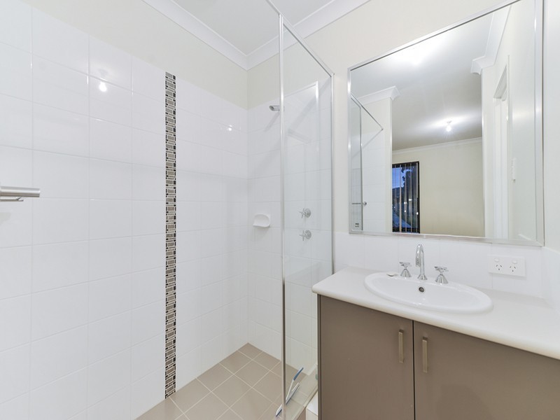 8/6 Strelitzia Avenue, Forrestfield WA 6058