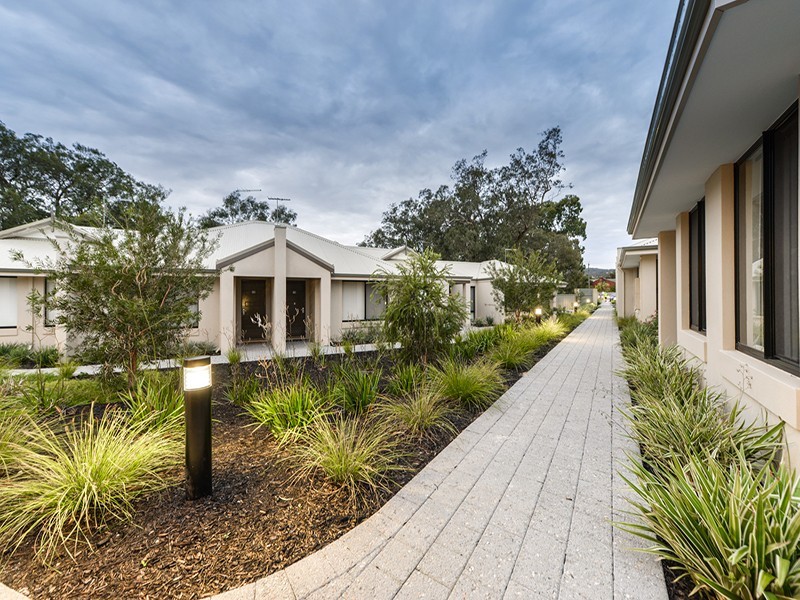 8/6 Strelitzia Avenue, Forrestfield WA 6058