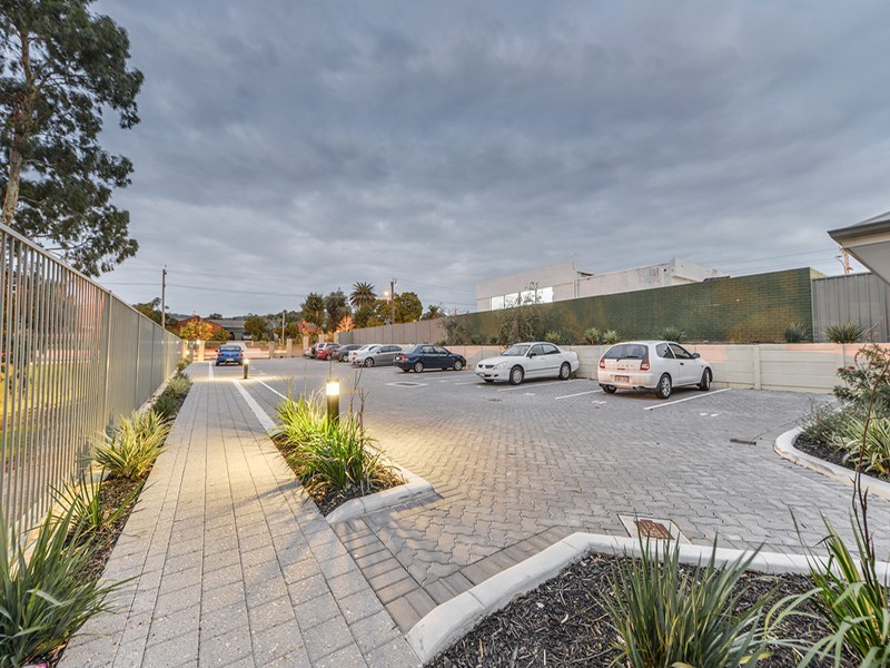 8/6 Strelitzia Avenue, Forrestfield WA 6058