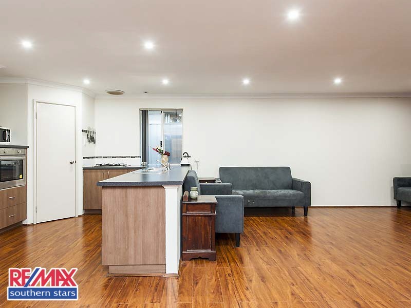 42 Serisier Parkway, Queens Park WA 6107