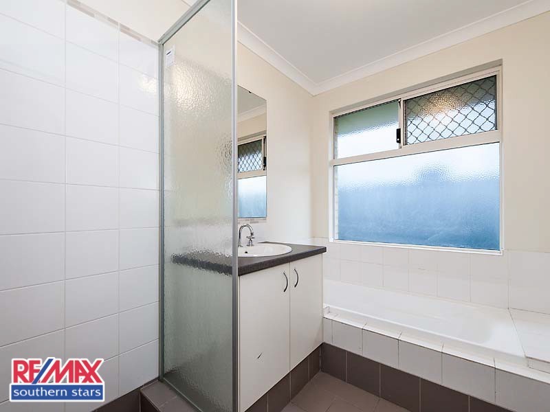 42 Serisier Parkway, Queens Park WA 6107