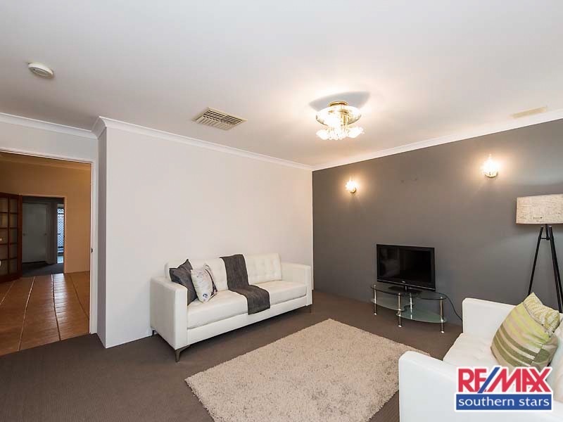 73 Centre Street, Queens Park WA 6107