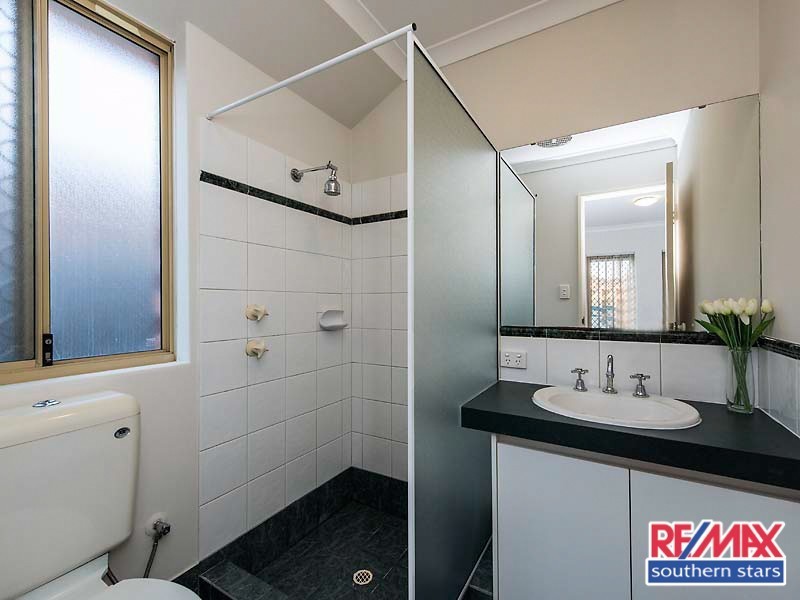 73 Centre Street, Queens Park WA 6107