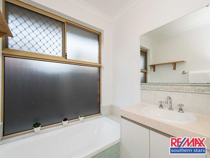 73 Centre Street, Queens Park WA 6107