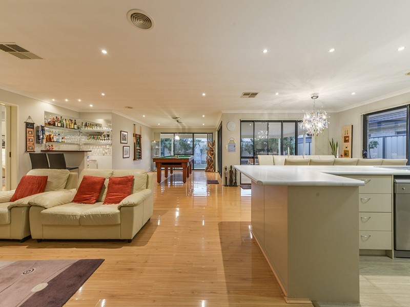 13 Templar Pass, Wattle Grove WA 6107