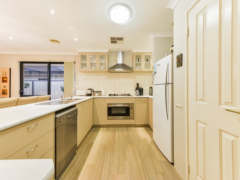 13 Templar Pass, Wattle Grove WA 6107