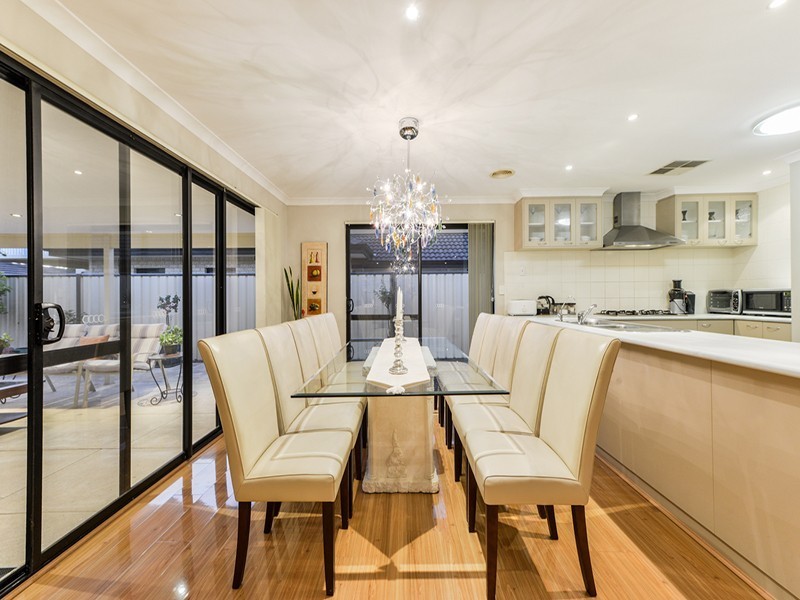 13 Templar Pass, Wattle Grove WA 6107