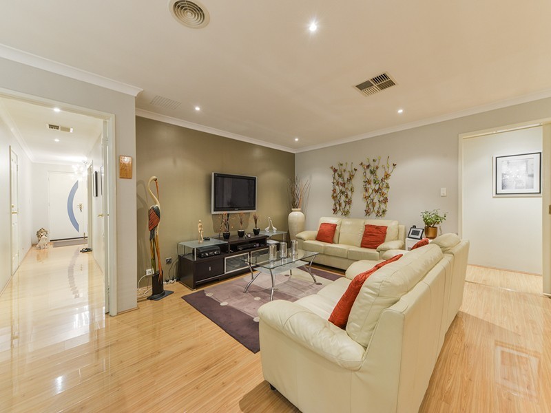 13 Templar Pass, Wattle Grove WA 6107