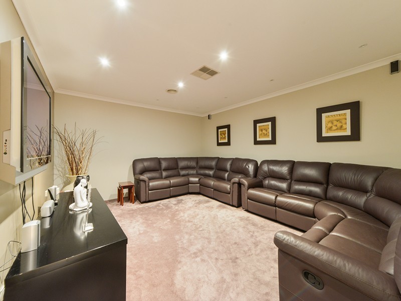 13 Templar Pass, Wattle Grove WA 6107