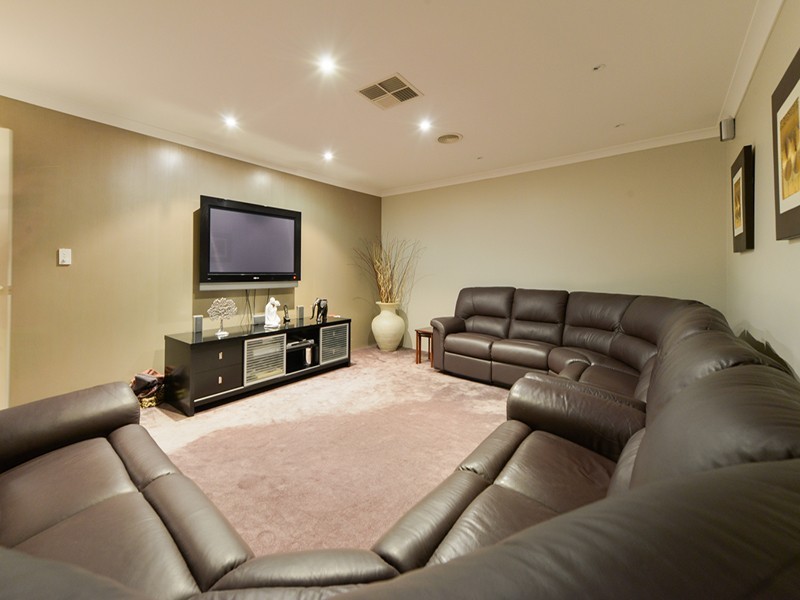 13 Templar Pass, Wattle Grove WA 6107