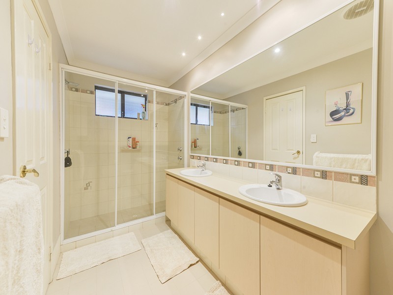 13 Templar Pass, Wattle Grove WA 6107