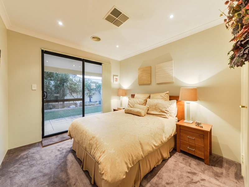 13 Templar Pass, Wattle Grove WA 6107