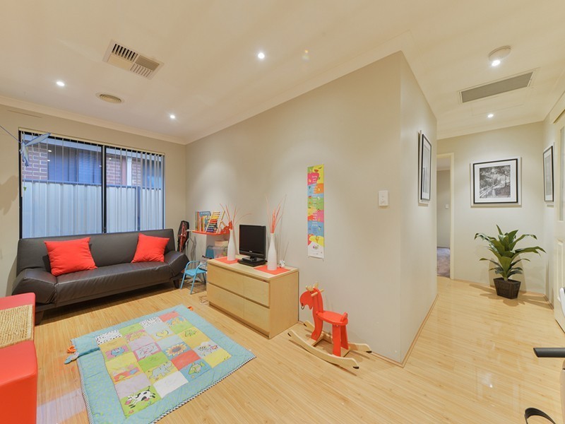 13 Templar Pass, Wattle Grove WA 6107