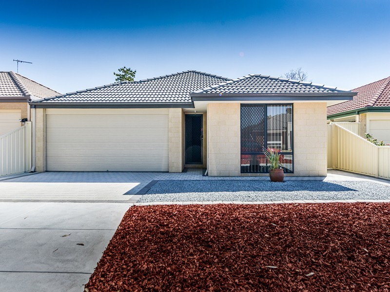 4 Edward Street, Queens Park WA 6107
