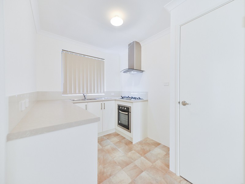 4 Edward Street, Queens Park WA 6107