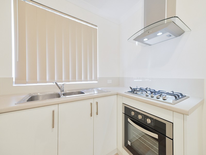 4 Edward Street, Queens Park WA 6107