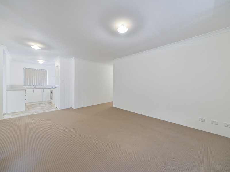 4 Edward Street, Queens Park WA 6107