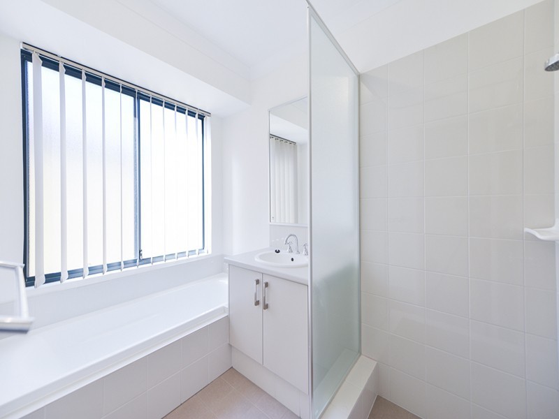 4 Edward Street, Queens Park WA 6107