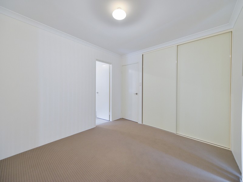 4 Edward Street, Queens Park WA 6107