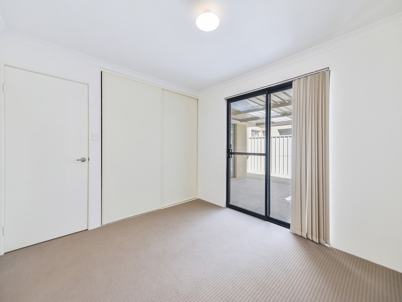 4 Edward Street, Queens Park WA 6107