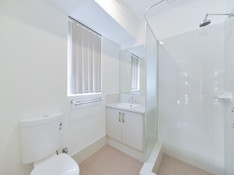 4 Edward Street, Queens Park WA 6107