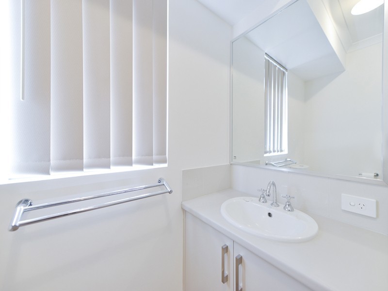 4 Edward Street, Queens Park WA 6107