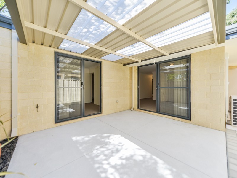 4 Edward Street, Queens Park WA 6107