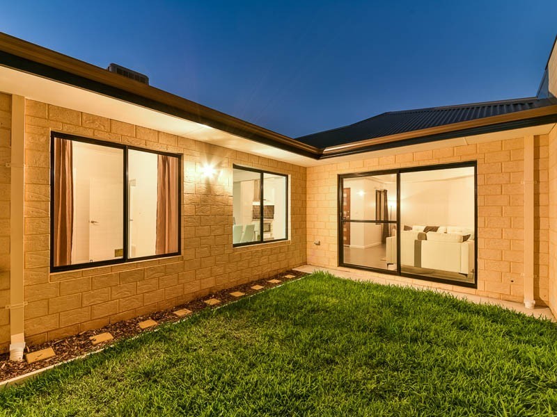 31a Hartfield Street, Queens Park WA 6107