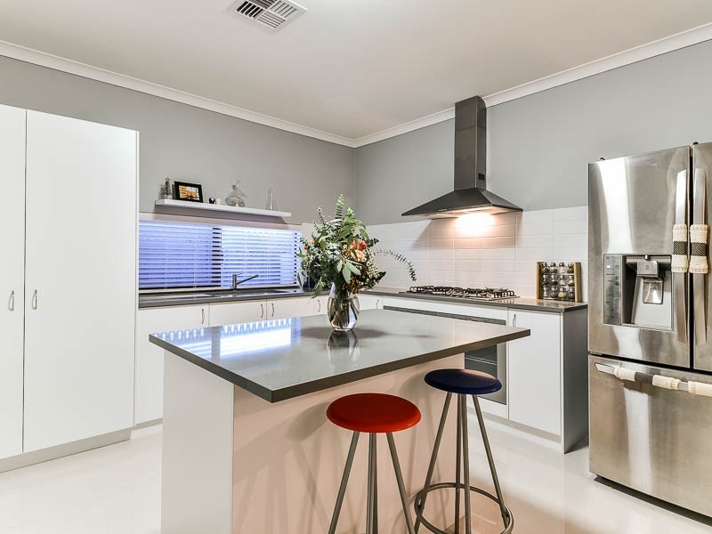 15 Reginald Street, Queens Park WA 6107