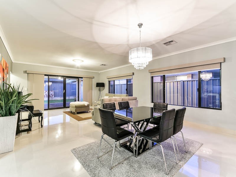 15 Reginald Street, Queens Park WA 6107