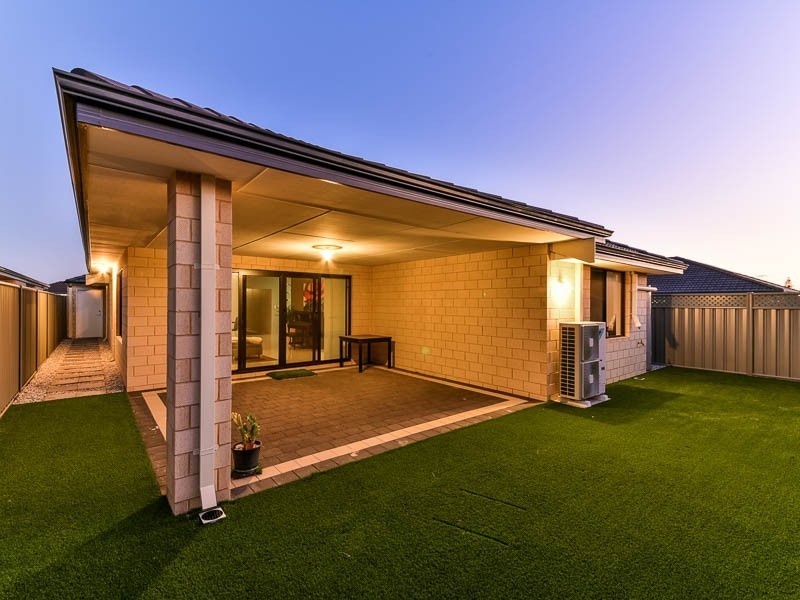 15 Reginald Street, Queens Park WA 6107