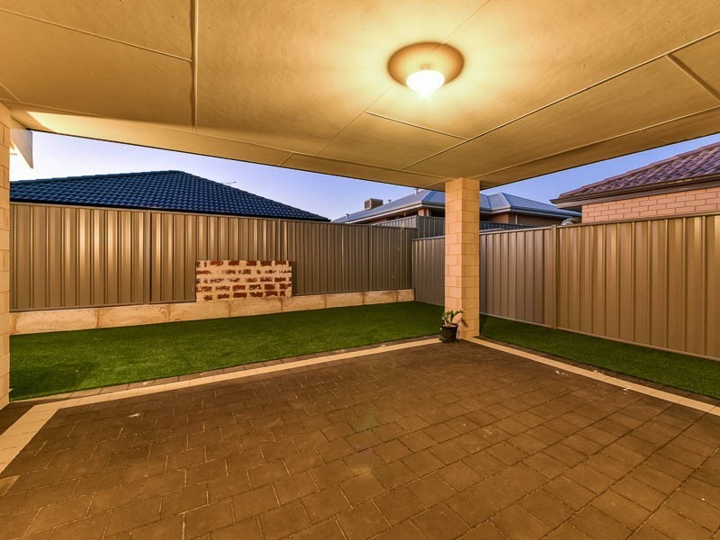 15 Reginald Street, Queens Park WA 6107