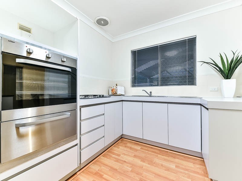 22 Thomas Street, Queens Park WA 6107