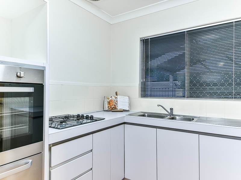 22 Thomas Street, Queens Park WA 6107