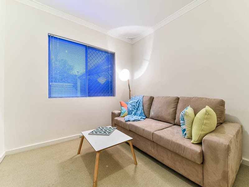 22 Thomas Street, Queens Park WA 6107