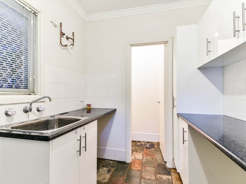 22 Thomas Street, Queens Park WA 6107