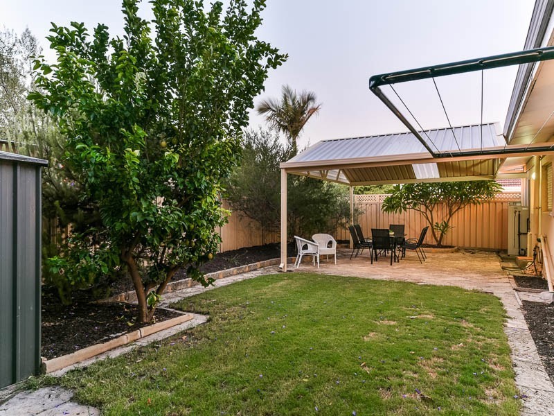 22 Thomas Street, Queens Park WA 6107