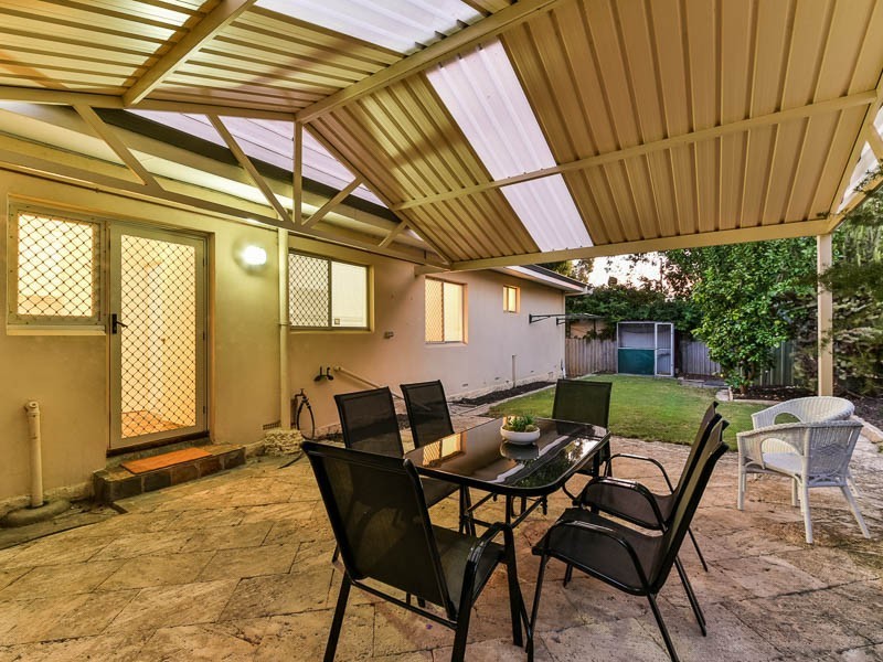 22 Thomas Street, Queens Park WA 6107