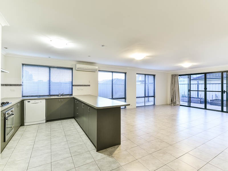 49 Balaka Way, Queens Park WA 6107