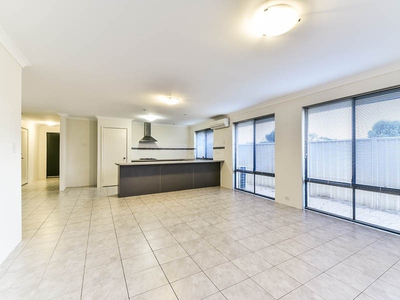 49 Balaka Way, Queens Park WA 6107