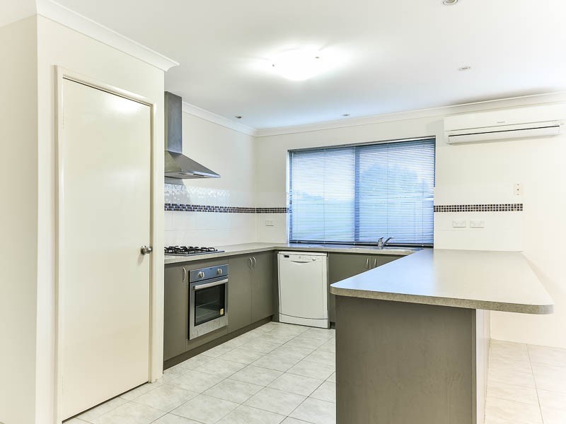 49 Balaka Way, Queens Park WA 6107