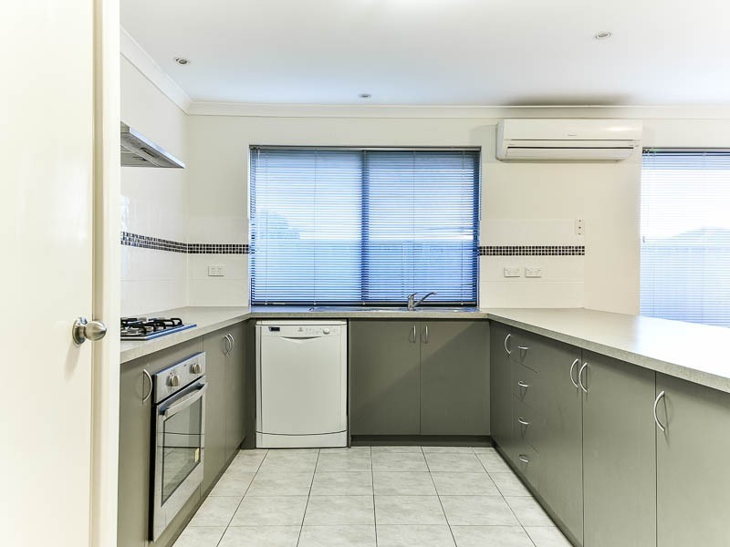 49 Balaka Way, Queens Park WA 6107